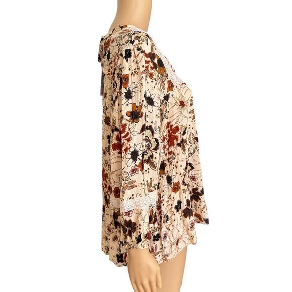 Maurices Floral Lace Trim Blouse size L NWT - Picture 3 of 8